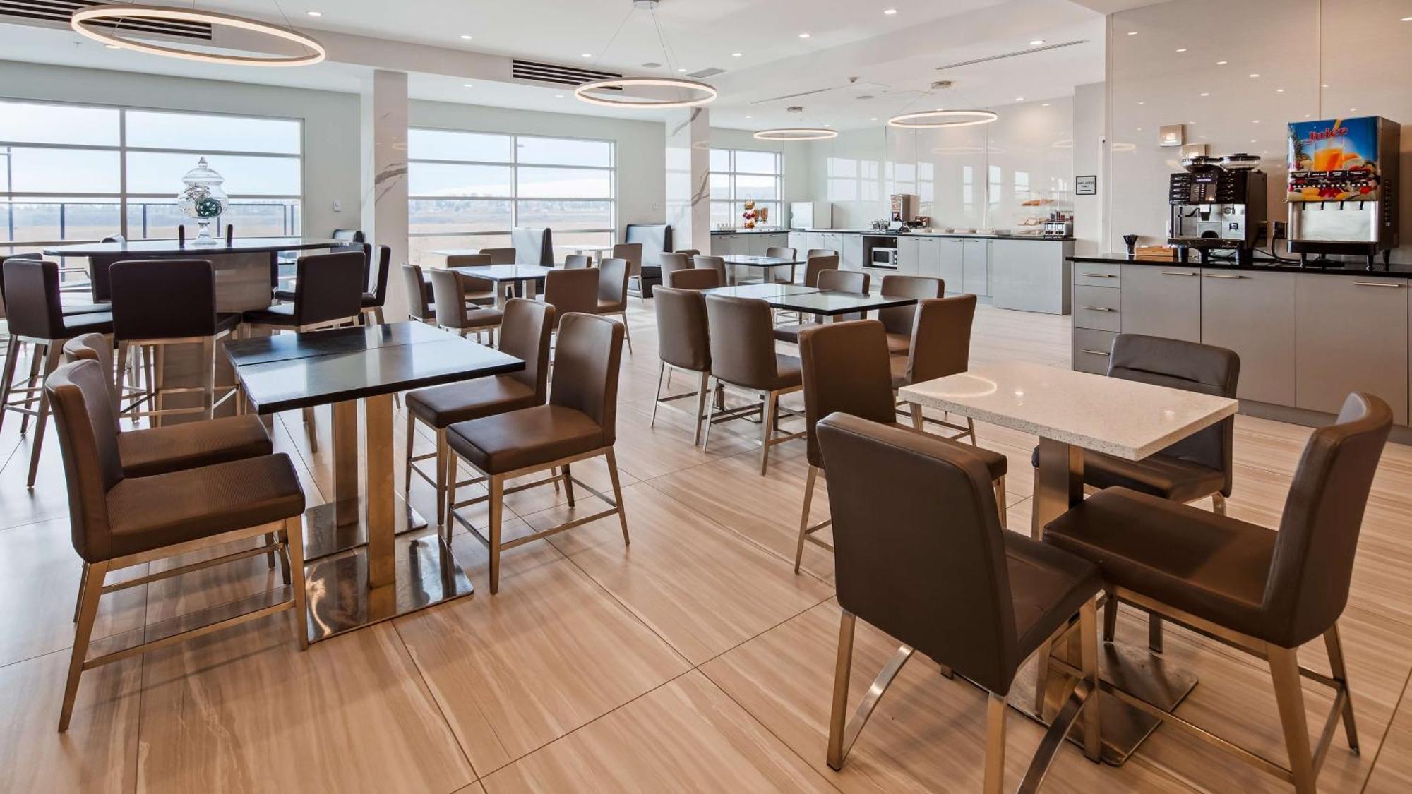 Hotel Executive Residency By Western View North 3*